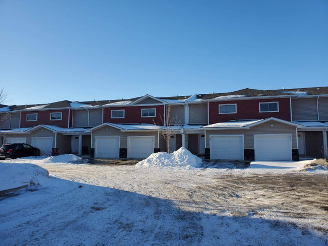 Southfort Village - 3 Bedroom Townhome for Rent in Long Term Rentals in Edmonton - Image 3