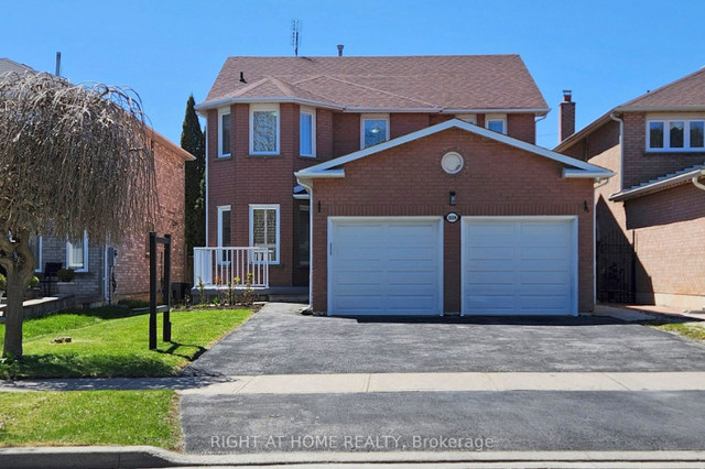✨LUXURIOUS 4+2 BDRM HOME WITH LEGAL BSMT APARTMENT! in Houses for Sale in Oshawa / Durham Region