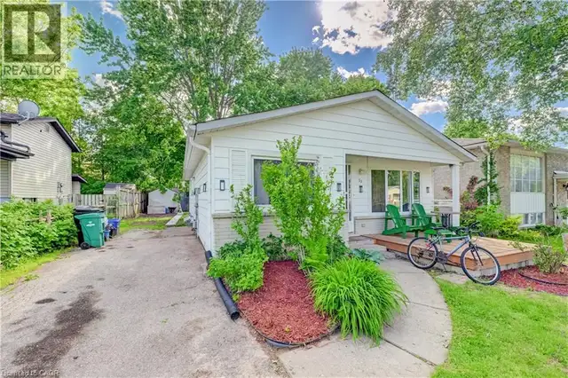 53 HELENE Crescent Waterloo, Ontario in Houses for Sale in Kitchener / Waterloo - Image 4