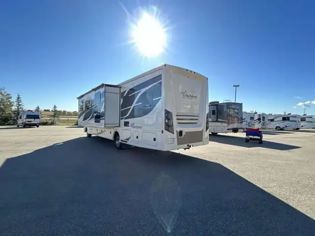 2022 Coachmen RV Mirada 35ESF in RVs & Motorhomes in Red Deer - Image 8