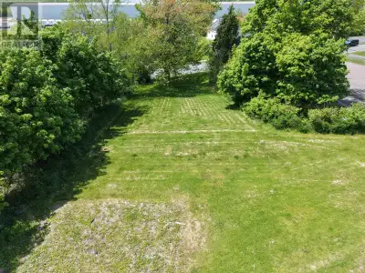 Great opportunity to own an in-town building lot in Trenton! This 8,000 sq. ft. residential parcel o...