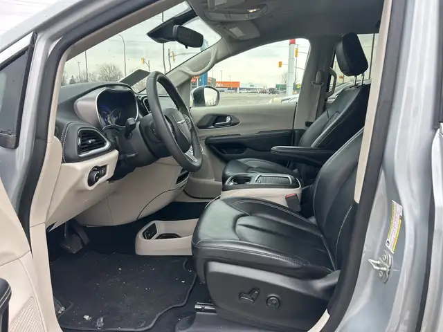 2023 Chrysler Pacifica Touring L AWD4329205524024627211