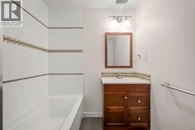 9900 Greenhill Rd Denman Island, British Columbia in Houses for Sale in Comox / Courtenay / Cumberland - Image 21