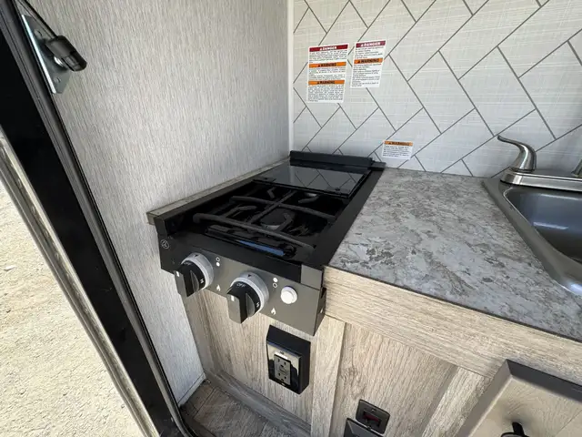 2024 ,Sunray,Sunset Park RV 109E in Travel Trailers & Campers in Kamloops - Image 7