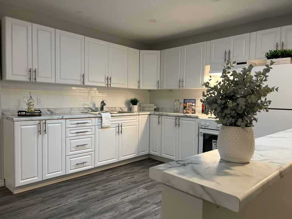Luxury 1 BR in Downtown Guelph - In-Suite Laundry & Parking 2