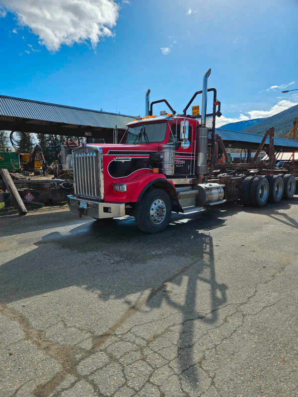 2005 Kenworth Logging truck for sale in Heavy Trucks in Kamloops