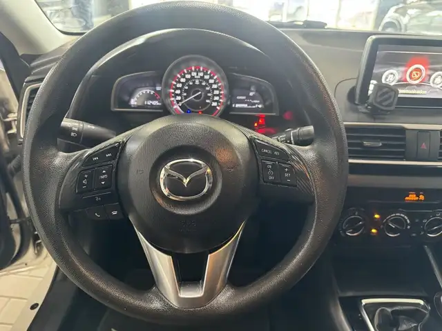 2015 Mazda Mazda3 4dr Sdn Man GS in Cars & Trucks in Longueuil / South Shore - Image 18
