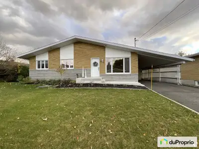 Bungalow 4 côtés en briques avec abri d'auto (carport) comprenant 5 chambres, 2 salles de bain et 2...