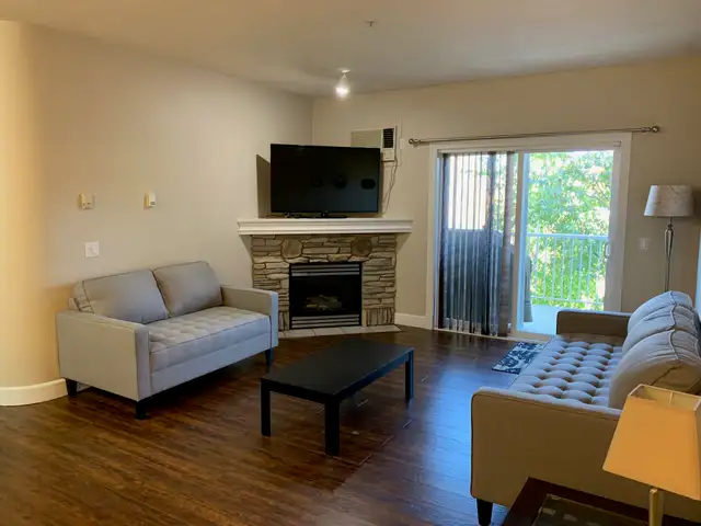 206-9918 Gordon Ave