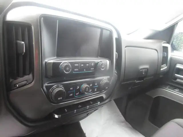 Chevrolet SilveradoZ71 OFF ROAD 1500 4WD Crew Cab LT w/2LT 2LT 2 in Cars & Trucks in Laval / North Shore - Image 11
