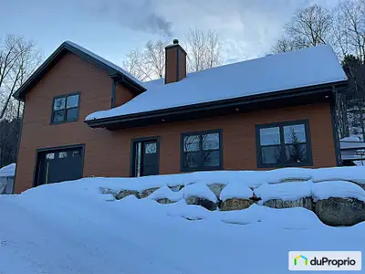 Magnifique maison totalement clé en main, située sur un grand terrain boisé. Dès votre arrivée, vous...