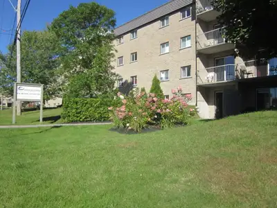 3 1/2 SECTEUR NORD (ENTRÉE LAVEUSE SÉCHEUSE, ASCENSEUR)