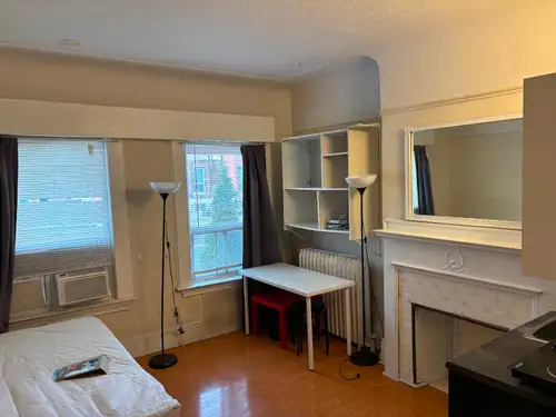 BLOOR SPADINA FURNISHED STUDIO ALL PRIVATE ideal for student or professional no shared Private mailb...