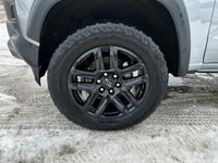 This Chevrolet Colorado boasts a Turbocharged Gas I4 2.7L/ engine powering this Automatic transmissi... (image 9)