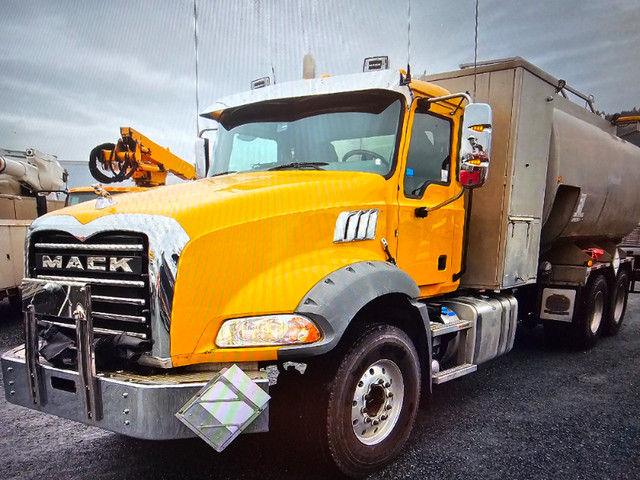2019 mack refueler truck..trades in Heavy Trucks in Kelowna - Image 3