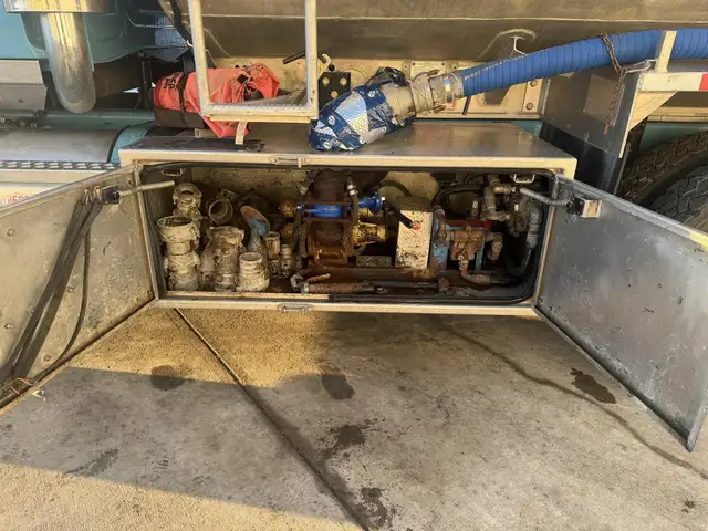 2003 WESTERN STAR 4900 in Heavy Trucks in Saskatoon - Image 24