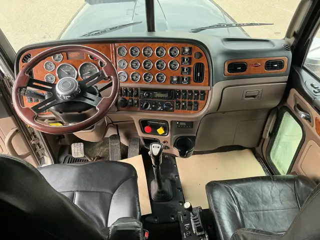 2012 PETERBILT 367 Winch Truck in Heavy Equipment in St. Albert - Image 8