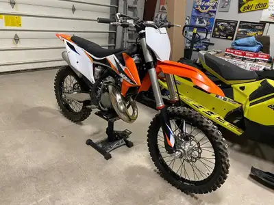 2021 KTM 150 SX Team Vincent Motorsports 2021 KTM 150 SX Only 12.5 hours on this machine! Great bike...
