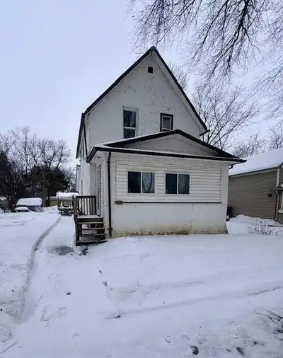 R30//Dauphin/Be sure to check out 129 4th Ave SW in Dauphin!This well-maintained home offers 1,325 s...