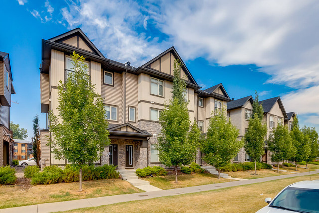 Townhomes for Rent near Marlborough Mall - Applewood Townhomes - in Long Term Rentals in Calgary