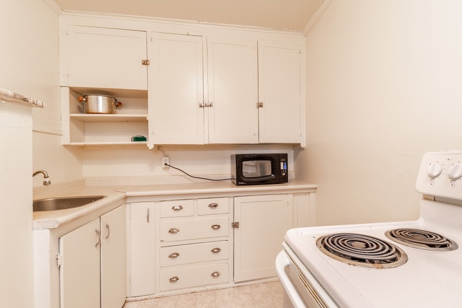191 Colony St- Sanhurst Apts- Studio 2