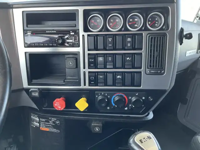 2020 Mack Anthem 64T 70 18 speed in Heavy Trucks in Regina - Image 15