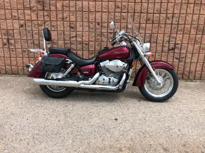 -2006 Honda VT750 Shadow Aero. -Memphis Shade windshield. -Saddlebags. -Backrest with carrier. -Tank...