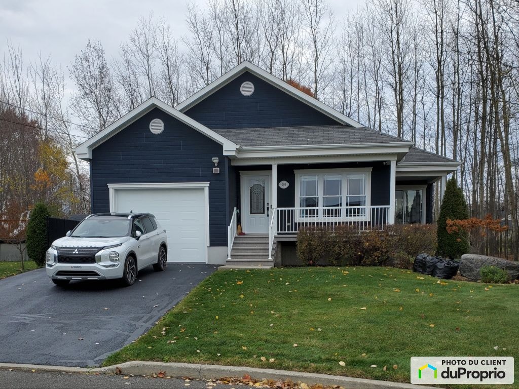 $599,000 - Bungalow for sale in Drummondville (St-Nicéphore) — photo 1