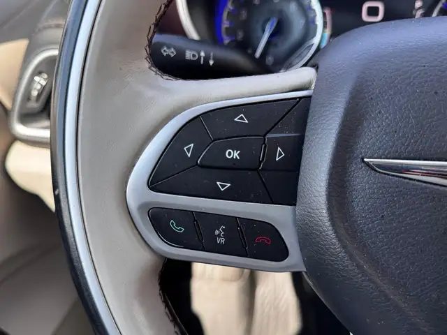 2017 Chrysler Pacifica Limited 7 Passenger | Command Start | Pow5619998410362163211