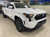 *Vehicle history form conveniently located in vehicle photos. South Pointe Toyota is an AMVIC Licens... (image 2)