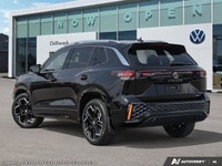 This Volkswagen Tiguan boasts a Intercooled Turbo Regular Unleaded I-4 2.0 L/121 engine powering thi... (image 4)