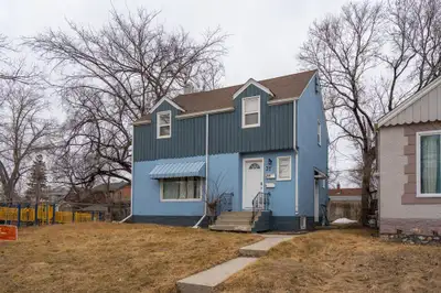 3C//Winnipeg/SS now! 24 hours mandatory notice for all showings. Looking to add a rock solid investm...