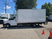 Perfect Auto 16 FT BOX - POWER LIFT GATE - 6.6 L GAS - PRICE IS INCLUDED SAFETY , OIL CHANGE AND YEL... (image 2)