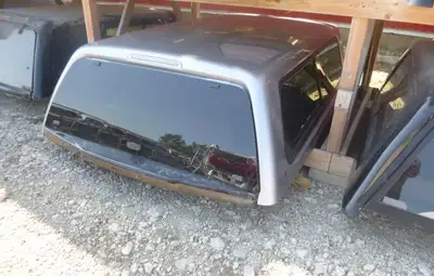 Ford F250/F350/F450/ Superduty This unit comes with tinted side sliding windows and tinted frameless...