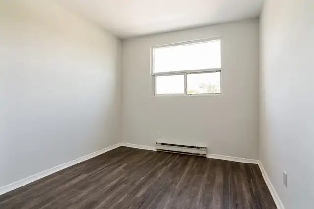 Pontiac Court Highrise - 2 Bedroom available at 1270 Pontiac Cou in Long Term Rentals in Sarnia - Image 14