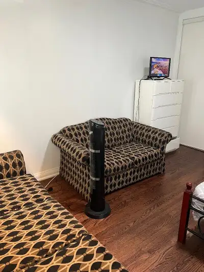 Very gorgeous and fully furnished room on the main floor of a Bungalow house in Scarborough will be...