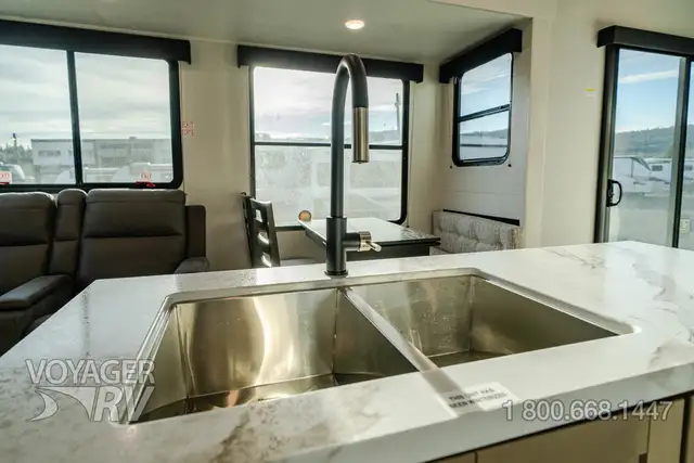 2026 Jayco Jay Flight 401FLTS Bungalow in Travel Trailers & Campers in Kelowna - Image 10
