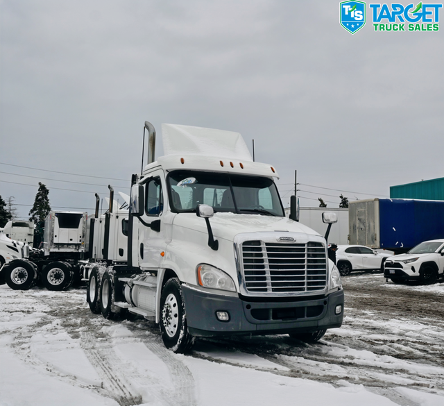 2019 FREIGHTLINER Daycab 782K Kilometers Driven in Heavy Trucks in Mississauga / Peel Region - Image 4