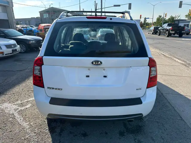 2011 Kia Rondo EX in Cars & Trucks in St. Catharines - Image 7