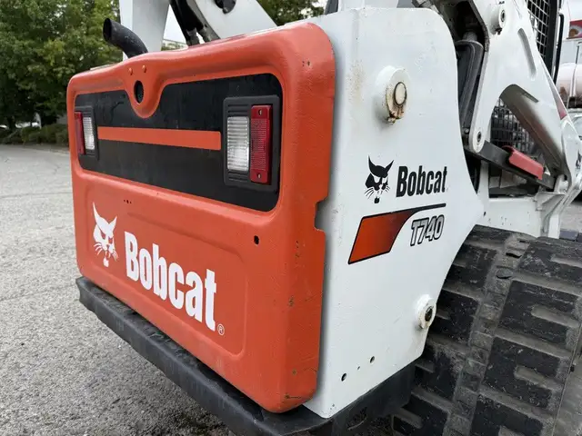 2017 Bobcat T740 Skid Loader in Heavy Trucks in Regina - Image 25
