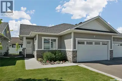 Enjoy easy condo living in the desirable Legends Golf Course community! This fully developed end-uni...