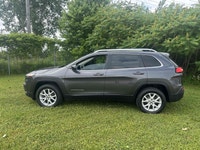 ALL TRADES WELCOME!! OPERATING BY APPOINTMENT Gorgeous 2015 Jeep Cherokee 4x4!!! Extra clean inside... (image 3)