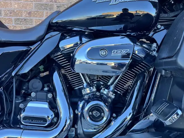 2017 Harley-Davidson Street Glide Special **SCREAMIN' EAGLE PIPE in Sport Touring in Markham / York Region - Image 11