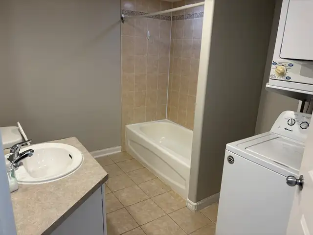 BEAUTIFUL - 2 BEDROOM ON BARRINGTON in Long Term Rentals in City of Halifax - Image 8