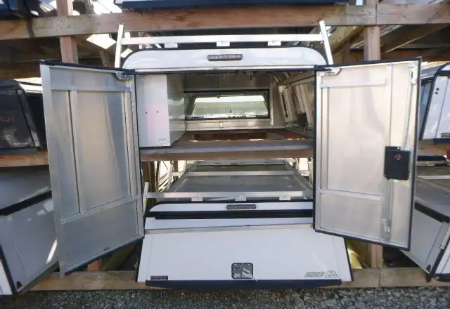 2022 - 2026 Ford Maverick 5' White ARE Contractor Truck Cap in Other Parts & Accessories in Kitchener / Waterloo - Image 4