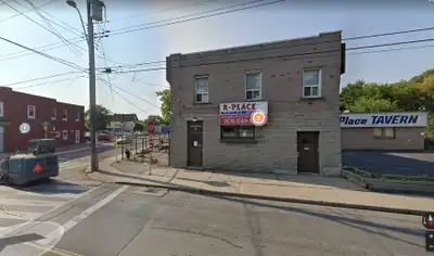 6000 SQ FT, Place AVAILABLE FOR AUTO BODY SHOP, AUTO MECHANIC SHOP, USED CAR DEALER SHoP. available...