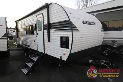 MVSA #40458 ALL TYPES OF CREDIT ACCEPTED Specifications and Features: Overall Length: 24'6 Overall W...