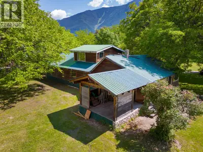 Incredible business and homestead opportunity! Discover the perfect blend of work and relaxation at...