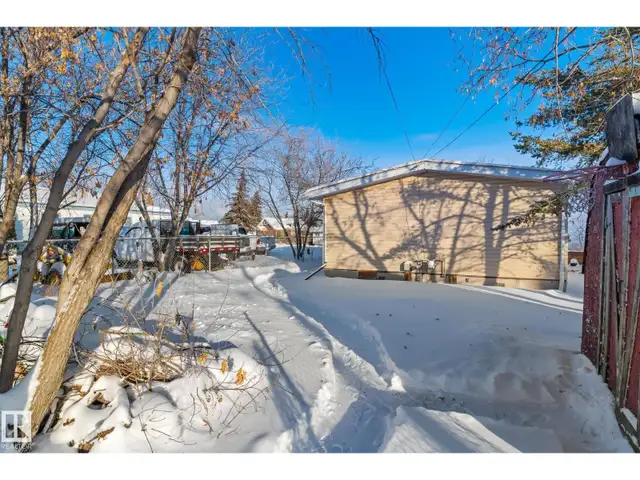 315 10 ST Cold Lake, Alberta in Houses for Sale in Edmonton - Image 7