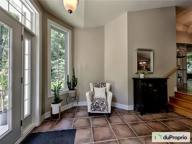 $869,900 - Bi-Level for sale in Granby — photo 2